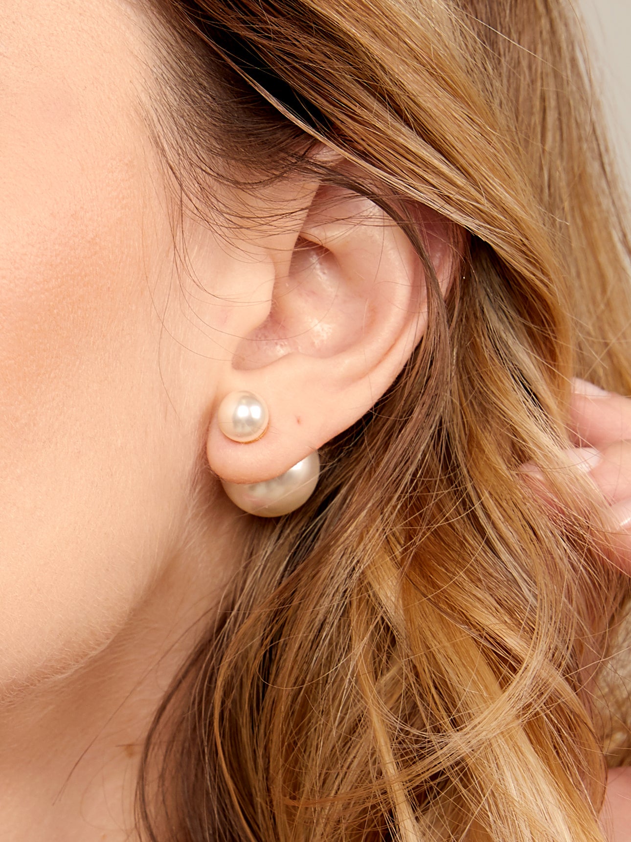Double pearl stud earring